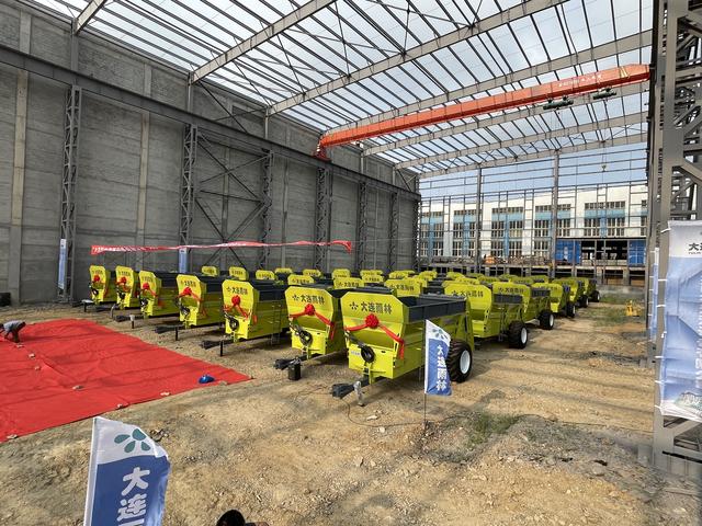 雨林有机肥施肥设备 大型撒肥机 动物粪肥还田再利用与解决方法