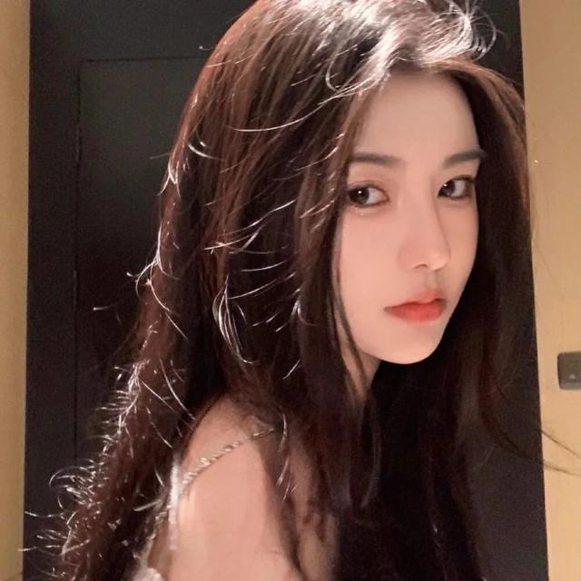 两个字网名女生有哪些（微信网名女生简约昵称二字）