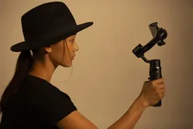 手机拍出好视频，除自研影像芯片，配备智云SMOOTH 5云台更接地气图片