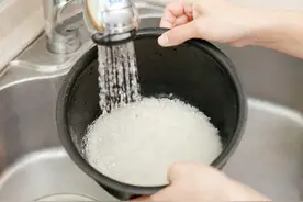 电饭锅是“害人锅”，内胆有毒还致癌？央视的一个实验告诉你答案图片