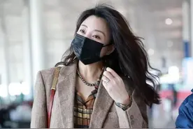 “殷桃”带火了美拉德新穿法：西装+衬衫+牛仔裤，时髦洋气又减龄图片