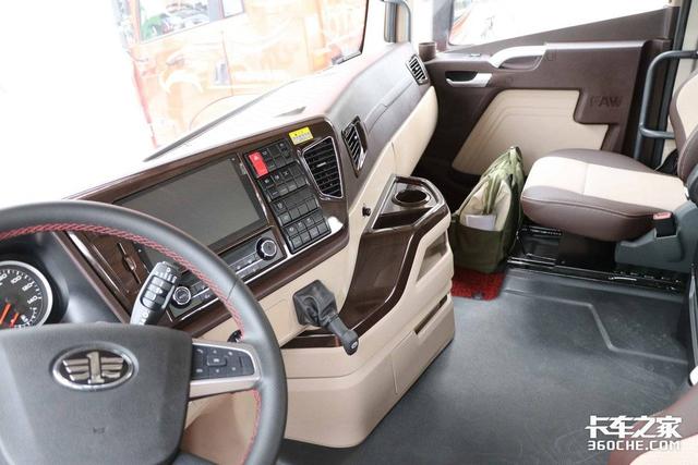 底盘自重仅8.9吨，五星级驾驶室，解放JH6载货车舒适性再升级！