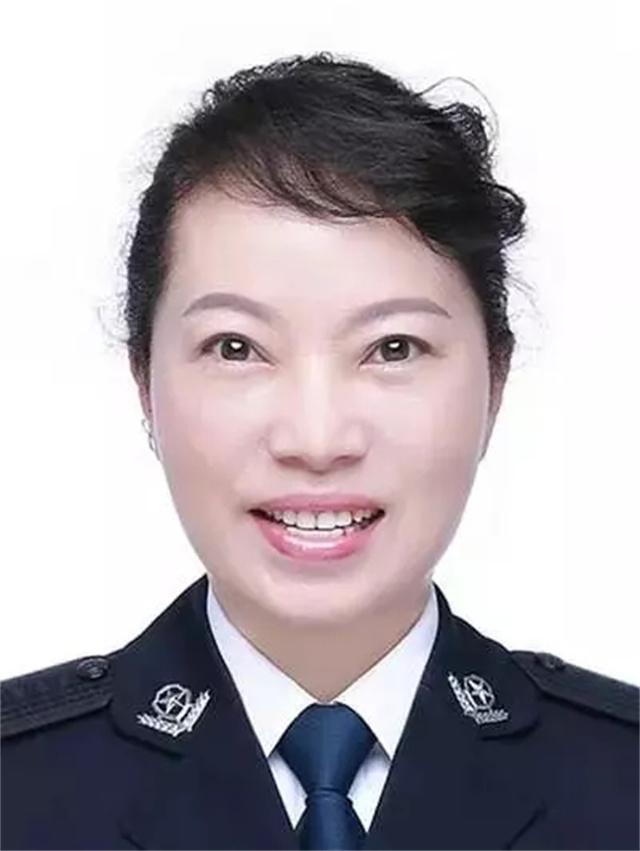 16岁从警入职43年，上班穿4000元短袖，警号030008狠角色终于落网