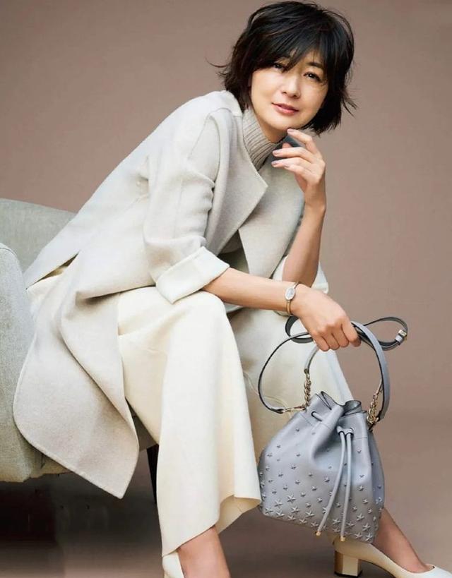 40,50岁女人,别再烫小卷了!今年流行"气垫烫",减龄又显脸小