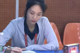 女排冠军自由人顺利转型！已是国家一级裁判，赛点飞一传让人惋惜图片