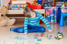 孩子无理取闹、撒泼打滚，其实3步就能解决图片