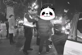 熊孩子遇到警察撒腿就跑，原来……图片