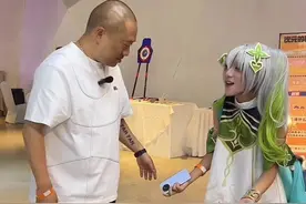 扎心了！儿子漫展男扮女装，老爸崩溃，评论区炸锅图片