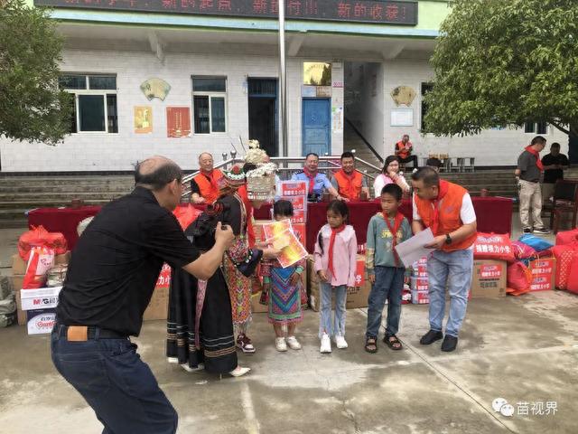 “爱”在校园，点“亮”希望，​“行”在苗视界