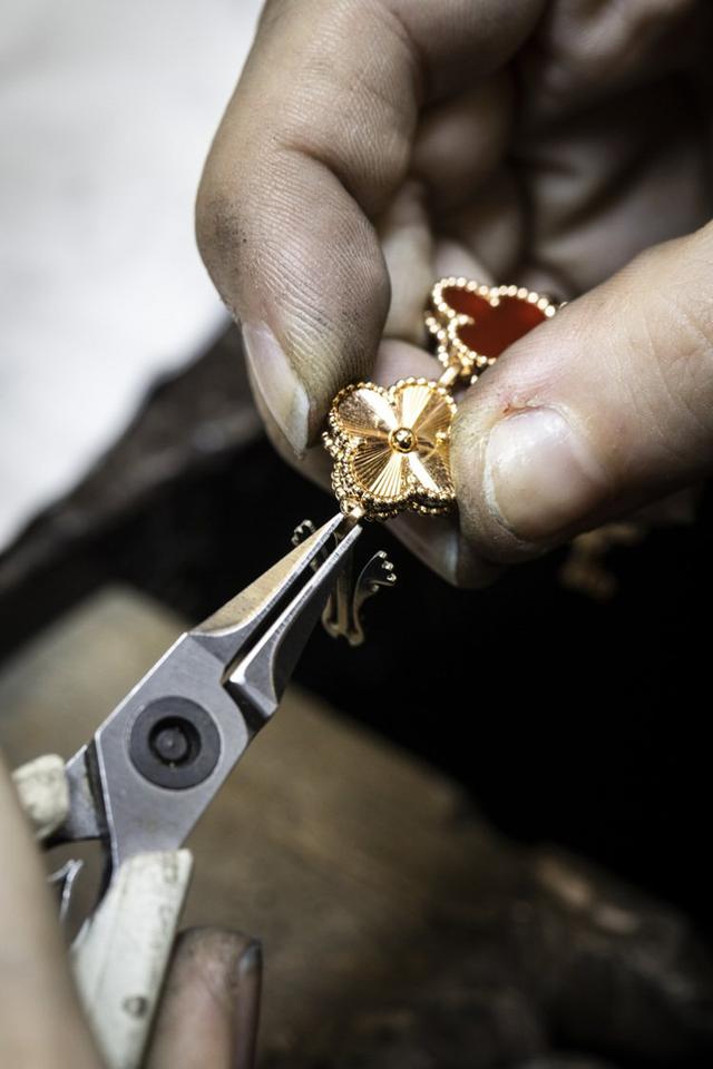 Ů��ʾ������ܼ�������ű������鱦��