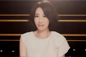 李翊君：自嘲歌红人不红，为女儿放弃名利，如今一家三口幸福美满图片