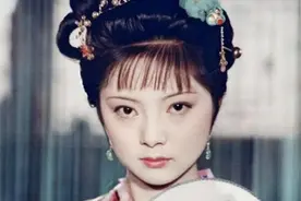 宝玉要看红麝香串，宝钗为何含羞带怯？元春的端午节礼：峰峦全露图片
