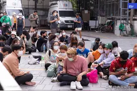 BLACKPINK演唱会门票太抢手！泰国粉丝提前18天排队图片