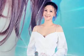 应采儿的高跟鞋美图图片