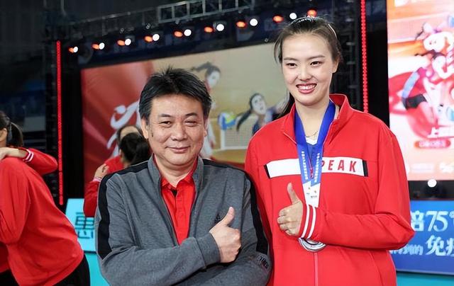 郎平宣布重大决定中国女排16人遇难