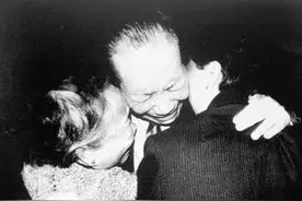 38年后，台湾老兵终于回到故土，和妻子相聚，却已物是人非图片