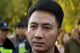 2017年“保姆纵火案”，8年后再婚生女，如今“反噬”终于来了！图片