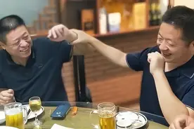 江苏50岁大哥晒“酒单”，引发众多网友共鸣：看着就一股心酸图片