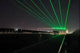 高速路上的绿色激光有什么作用，对开车有什么影响，今天科普一下图片