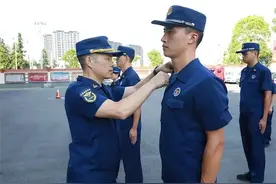 2018年起，消防员停用武警制服，改穿19式制服，有何不同？图片