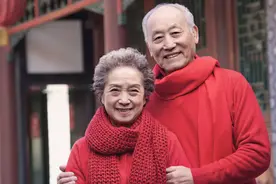 出现“老人味”的原因，提醒45岁以后少碰这4种东西，老了没异味图片