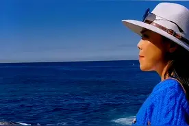 田震：一边在澳大利亚海边游，一边为刀郎的《罗刹海市》“拍MV”图片