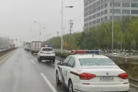 警车带路队：冬奥交通最前沿的守护者图片