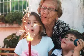 为何女性生殖期这么短，还要经历更年期？或许是为了人类进化图片
