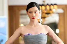 又一国内知名模特走进巴黎高定时装周——国内知名模特王新彤巴黎高定时装周首秀图片