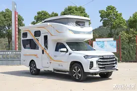 2.0T双涡轮，四驱带锁！配“升降额头”！齐星大通T90升顶房车图片