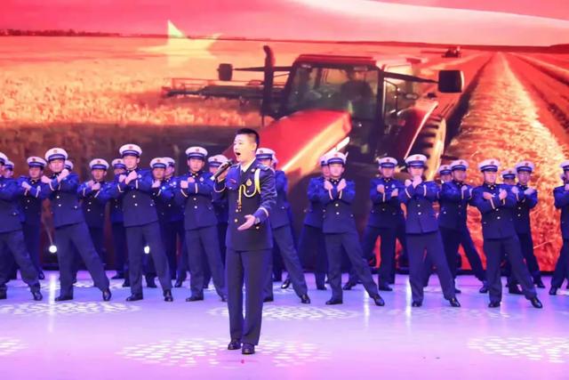 张晓宇正是在浴火荣光的森林消防队伍中摔打锤炼,才练就了令主持人