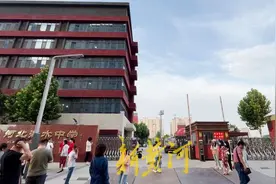 高考第一天作息依旧，衡水中学考生6点20分集体跑操，早晚自习正常进行图片