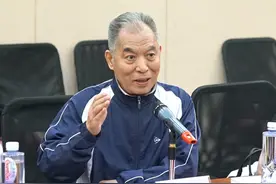 《人世间》的作者梁晓声和《金光大道》的作者浩然根本没有可比性图片