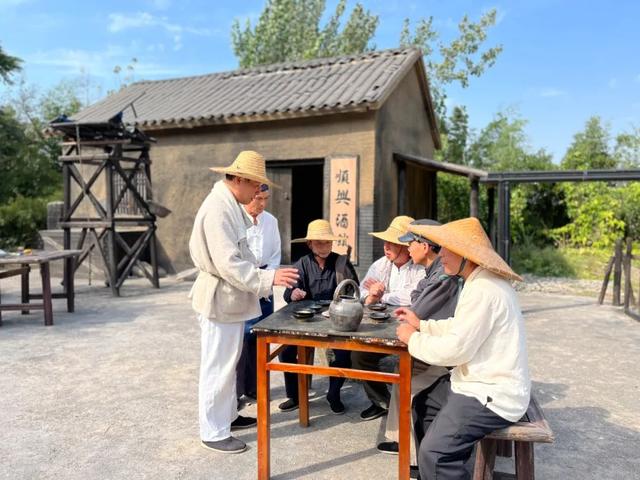 �����ȹ���ڡ�ϲӭ��ʮ�󡱡�����������ʽ��������࣬�����˲�ͣ��