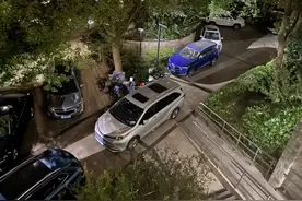 乱停车堵塞小区无障碍通道和消防通道多年 顽疾“反反复复”究竟何时能整治图片