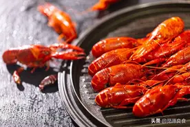 买小龙虾，分清“青壳”和“红壳”，差别大弄懂再买，干净又好吃图片