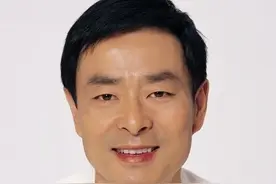 国家一级演员濮存昕：倒贴50万嫁女儿，70岁仍不敢老去。图片