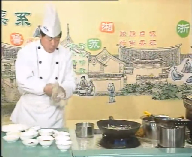 教你做菠萝鱼，酸甜适口，外煎里嫩，好吃到停不下来
