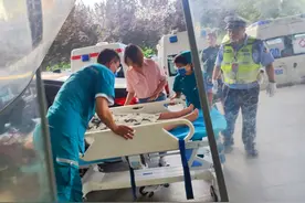 孕妇临产羊水破裂 交警迅速开辟“生命通道”紧急送医图片
