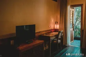 女子酒后发微信给情人发错对象：男子深夜赴约该不该承担刑事责任图片