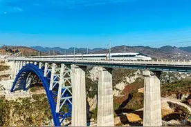 四川两条高铁简直是难兄难弟，直接锁死南北两向主通道图片