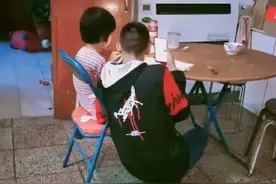 妈妈辅导作业被气出脑梗，只因女儿考了58分，都是教育焦虑惹的祸图片