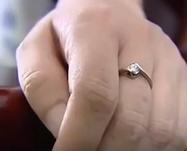 10年，男子新婚发现妻子曾和已婚男同居20年，妻子：我还有个女儿