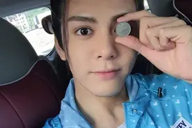 牛眼、高耸鼻、小丑上扬嘴角，极度夸张五官是内娱明星的畸形审美图片