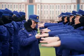 新蓝请入列｜“精神小伙”，如何变成小伙精神？图片