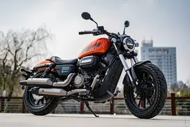 有腿就能骑！QJMOTOR 闪300S测评图片