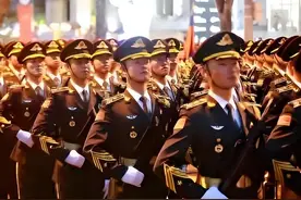 美论坛：为什么中国仪仗队在越南亮相后，越南女生就集体失控呢？图片