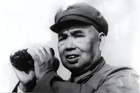 建国后，许世友去给燕青扫墓，动情地说：这是我的大将军啊图片