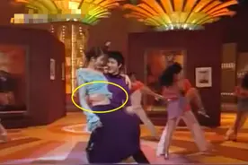 王力宏人品再遭质疑！和女星跳舞曾动手动脚，盯对方眼神直白露骨图片