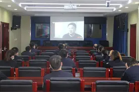 高新公安分局组织集中观看警示教育片《零容忍》图片